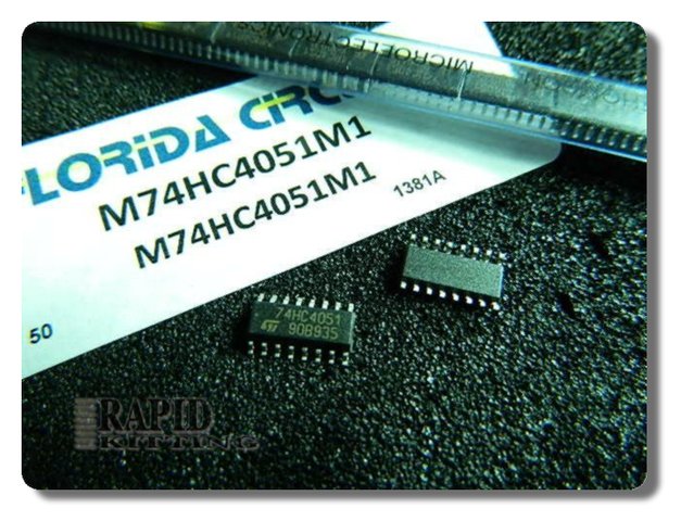 M74HC4051M1